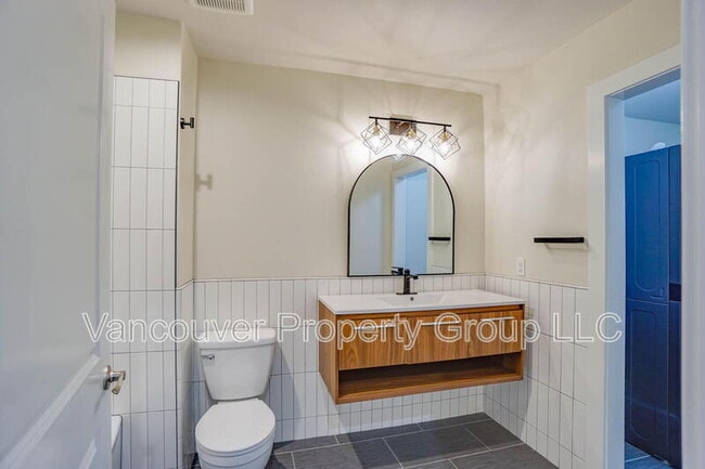 Building Photo - 13010 NE 24th Cir