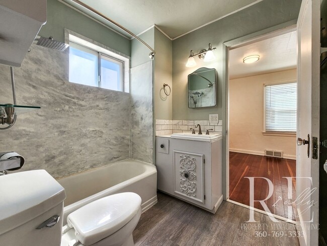 Building Photo - Classic Charmer with Water Views in the Heart of Manette