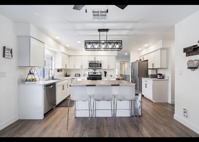 Building Photo - Fully Furnished Executive Rental in Las Vegas | Golf Course Adjacent | Corporate & Relocation Hou...