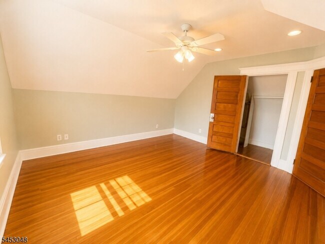 Building Photo - 2 Cloverhill Pl