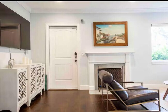 Building Photo - 247 Bloomfield Dr