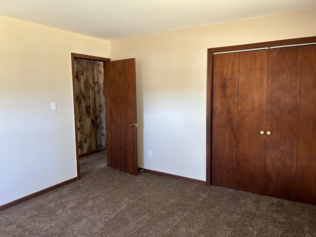 Building Photo - 3 Bedroom, 2.5 Bath House in Thomson, IL