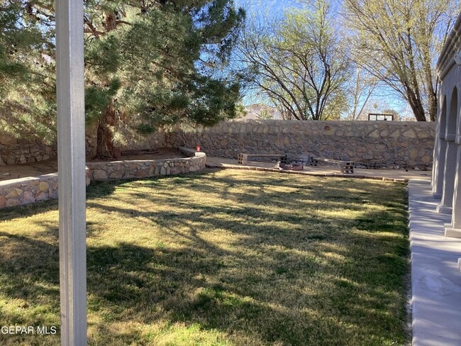 Building Photo - 305 Cloud Song E