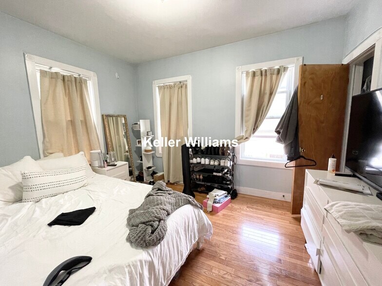 Building Photo - 44 Ward St