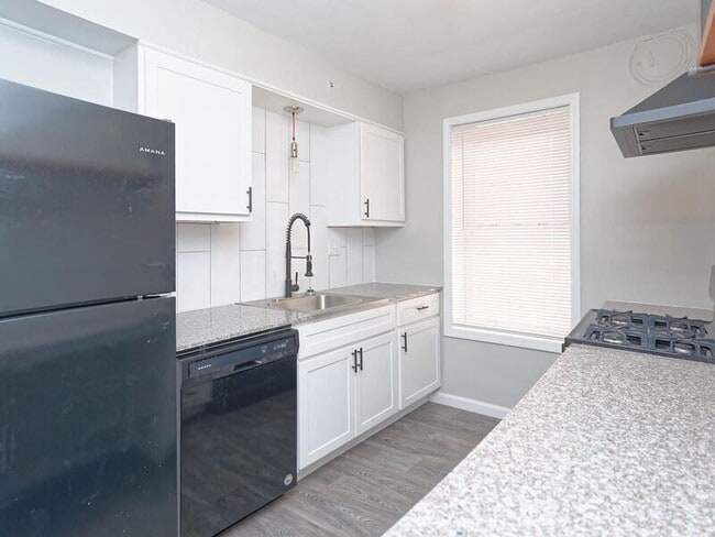 Building Photo - 6953 Chippewa St