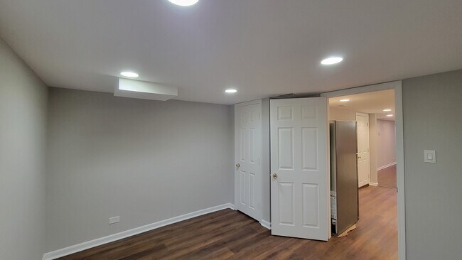 Building Photo - 5749 N Talman Ave