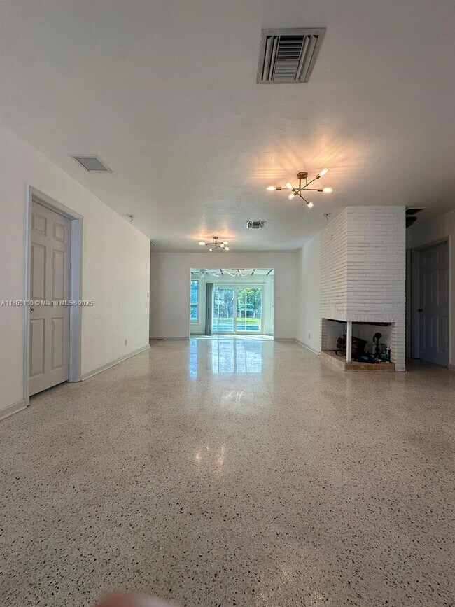 Building Photo - 4449 SW 35th Ave