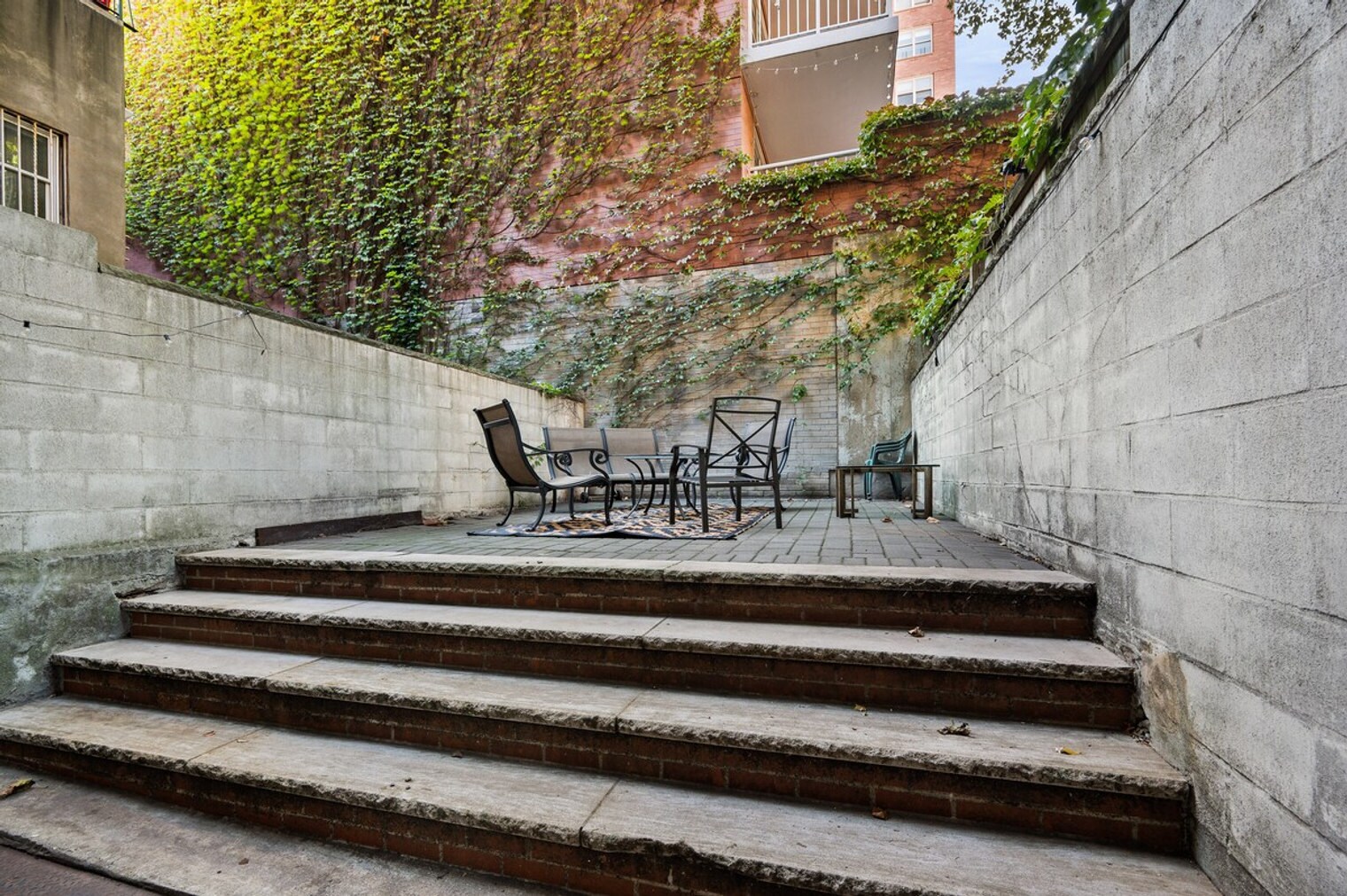 Building Photo - 252 E 33rd St