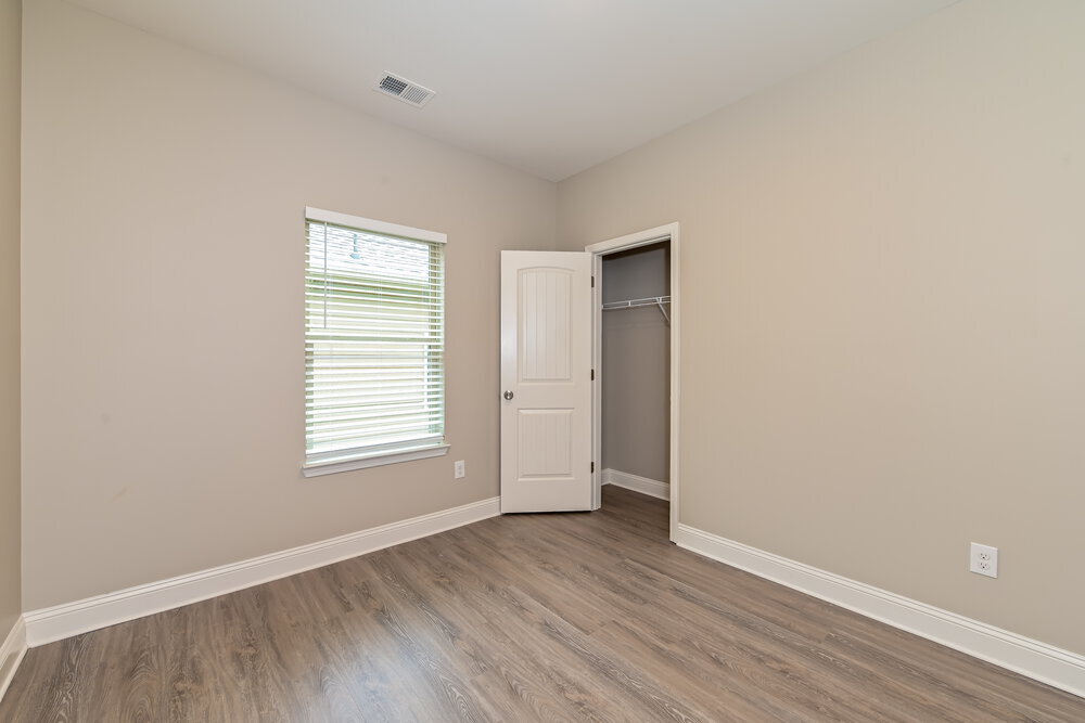Building Photo - 5084 Summerview Ln