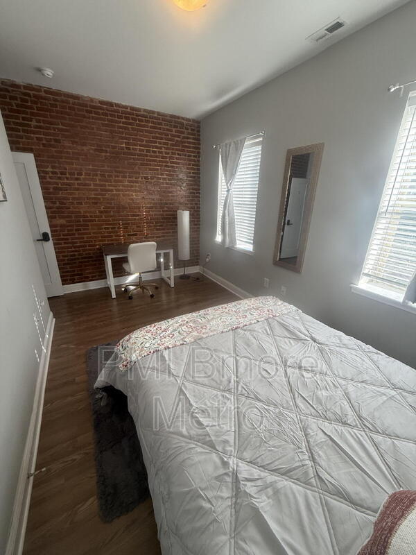 Building Photo - 17 E 21st St