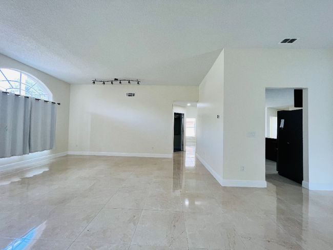 Building Photo - 3909 Yellow Finch Ln