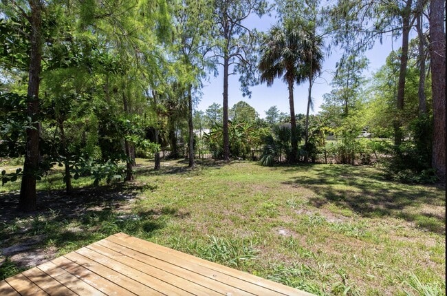 Building Photo - 16932 Aintree Dr W