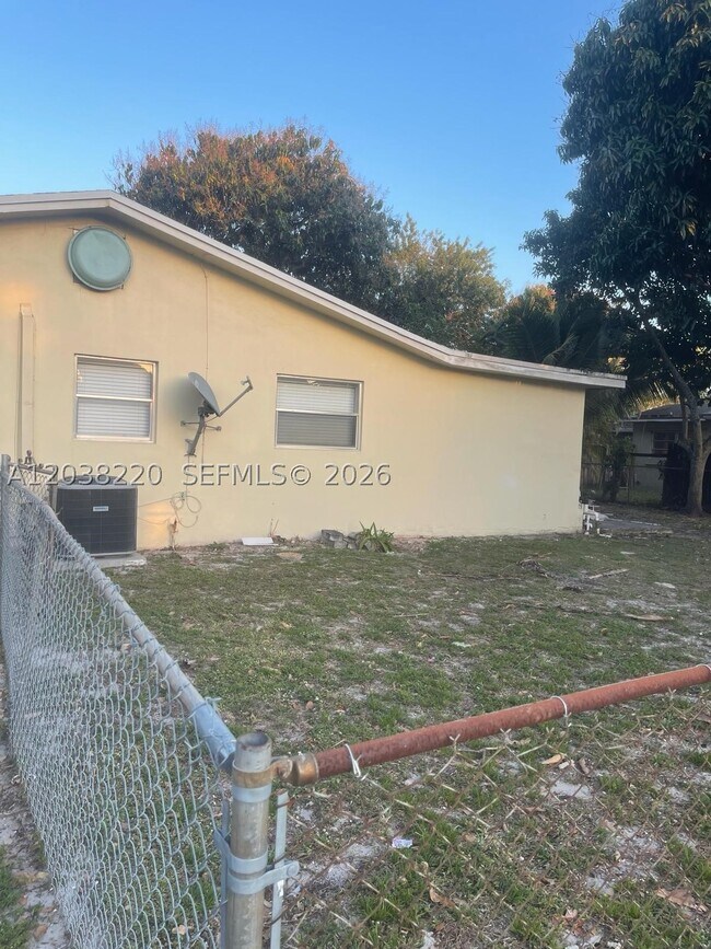 Building Photo - 5424 NW 17th St