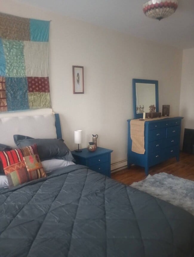 Building Photo - 572 Union St