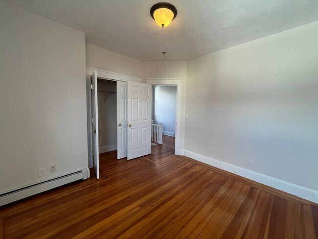 Building Photo - 98 Knight St