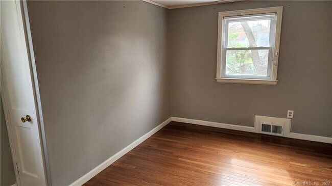 Building Photo - 25 Madsen Rd