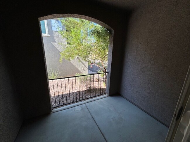 Building Photo - 3 bedroom townhome in Henderston gated community