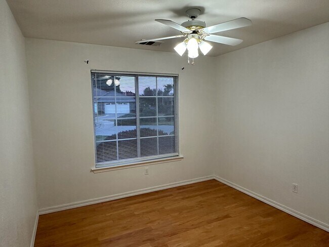 Building Photo - 3707 W Hemlock Ct