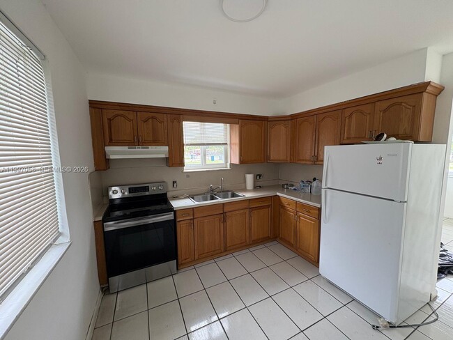 Building Photo - 2550 SW 58th Ave