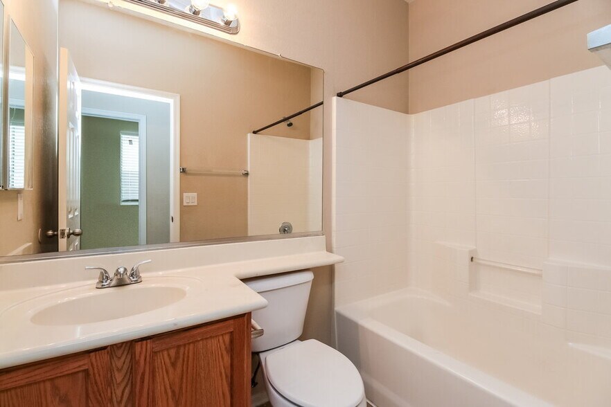 Building Photo - 6639 S 17th Ave