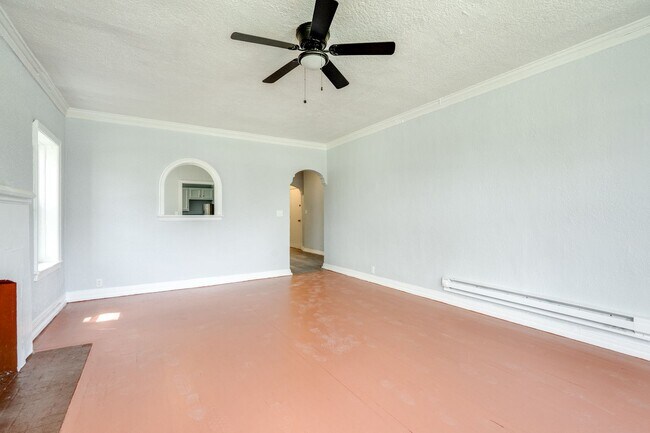Building Photo - 2840 S Moreland Blvd