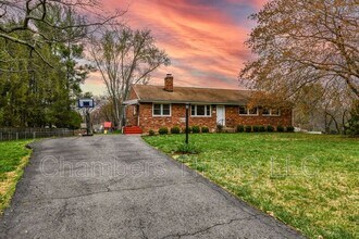 Building Photo - 3015 James St