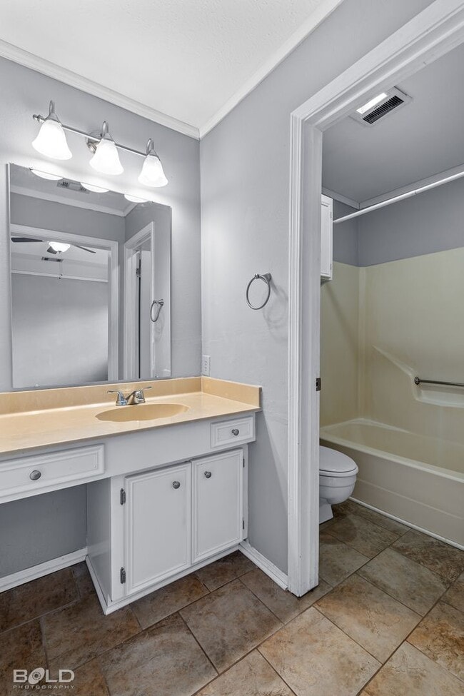 Building Photo - Check Out This 3 Bedroom 2 Bath Close to B...