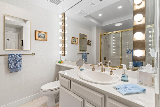 Building Photo - 39 Maximo Way