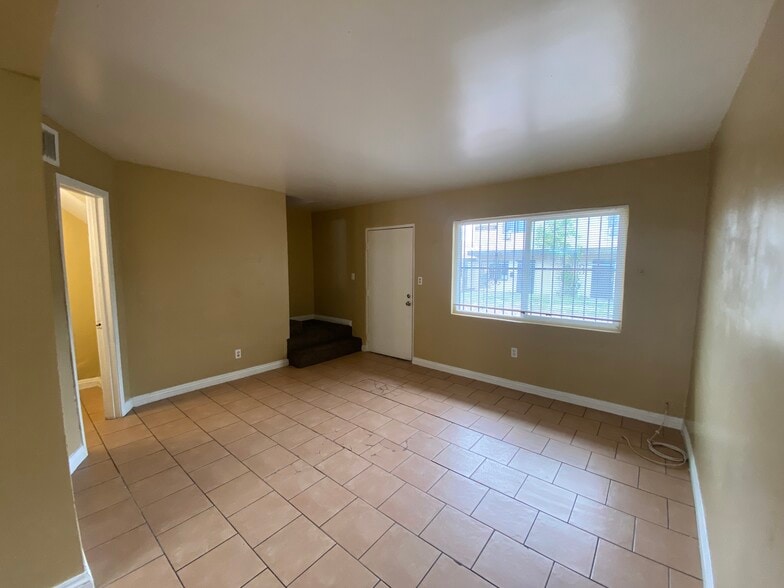 Building Photo - 2812 Marlin Ave