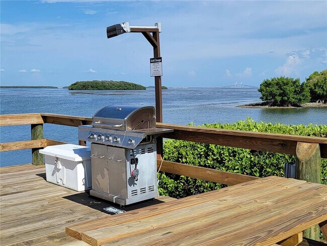 Primary Photo - 1515 Pinellas Bayway S