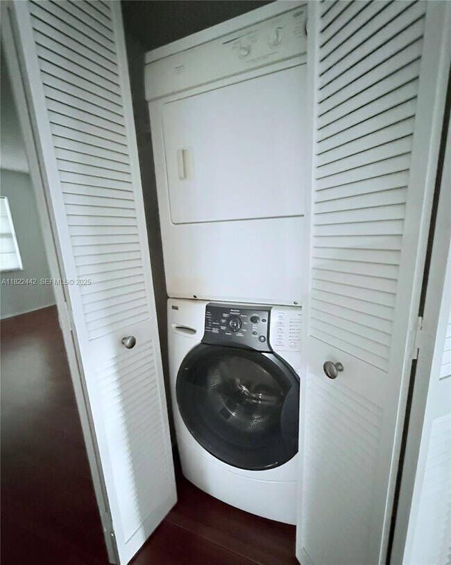 Building Photo - 3980 Oaks Clubhouse Dr