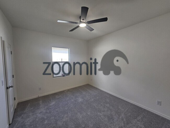 Building Photo - BEAUTIFUL HOME 4 BEDROOMS 3 BATHS!