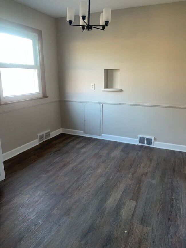 Building Photo - 15717 Northwood Ave