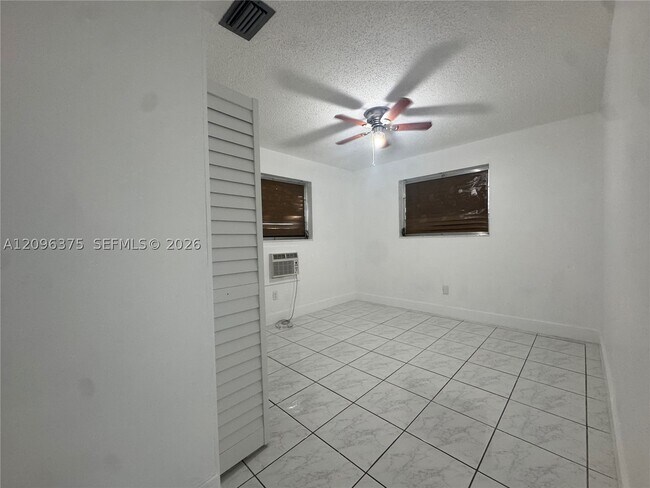 Building Photo - 1320 W 37th St