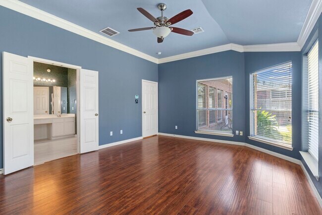 Building Photo - 10415 Courtley St