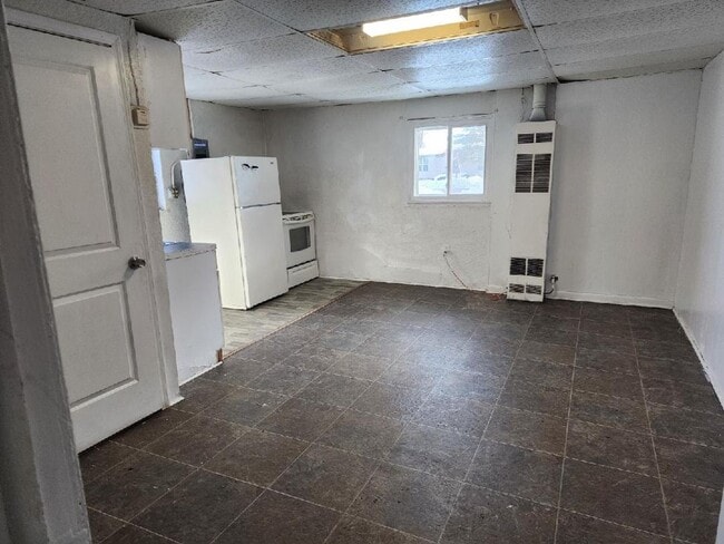 Building Photo - 5582 S Oceana Dr