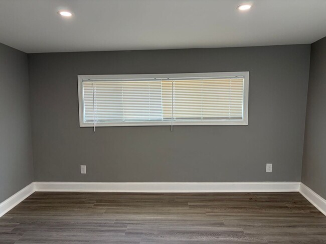 Building Photo - Fully Renovated 3BR/2BA Corner Twin Home-Move in Ready