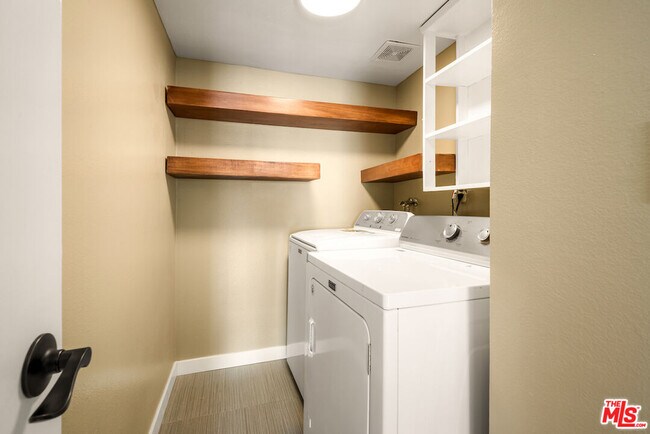 Building Photo - 1944 Glendon Ave