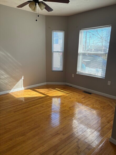 Building Photo - 18 Upham St