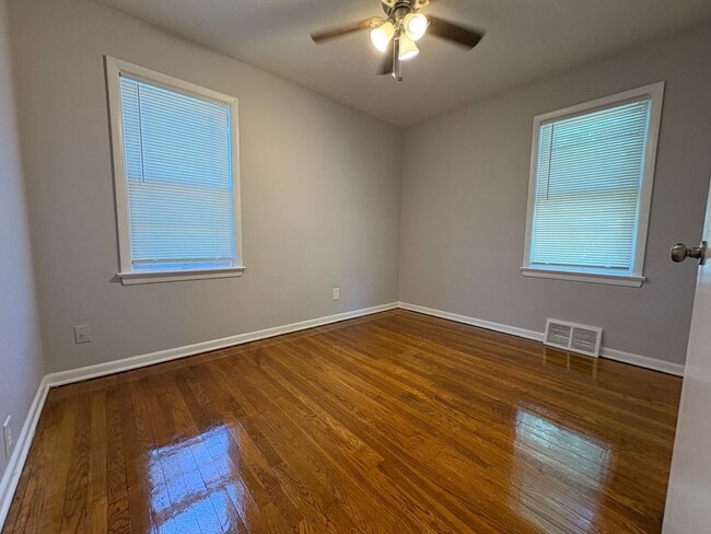 Building Photo - Completely Renovated 3 Bed - 2 Full Bath Cape Cod for Rent!