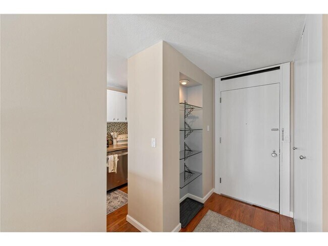 Building Photo - 19 S 1st St