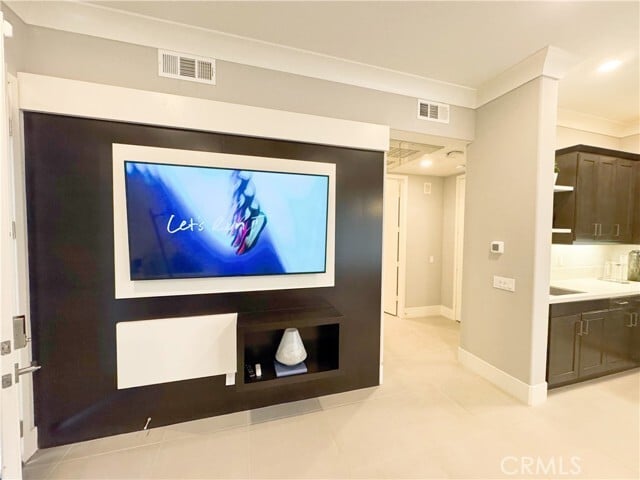 Building Photo - 64 Spacial