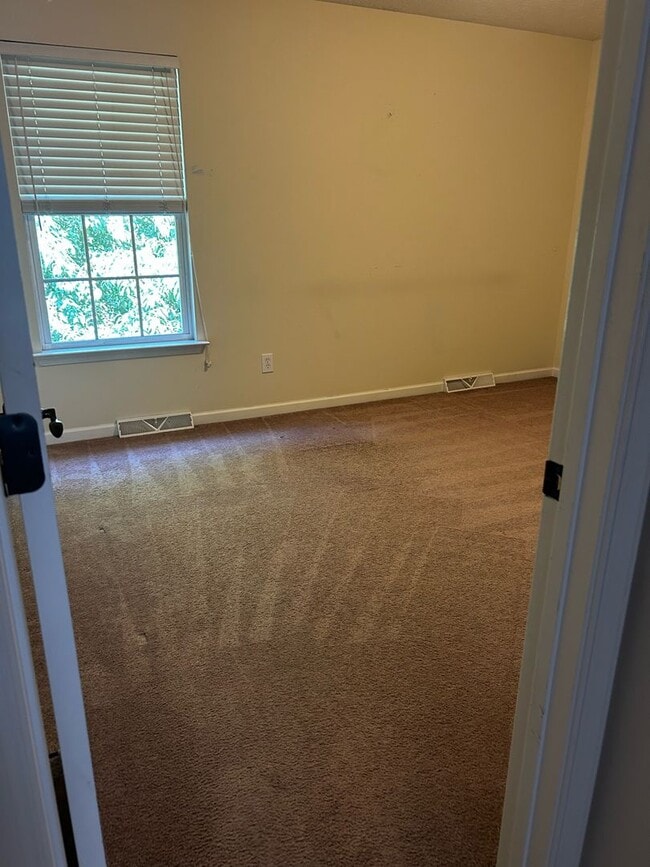 Building Photo - Two Bedroom Townhouse in Tavern Grove!