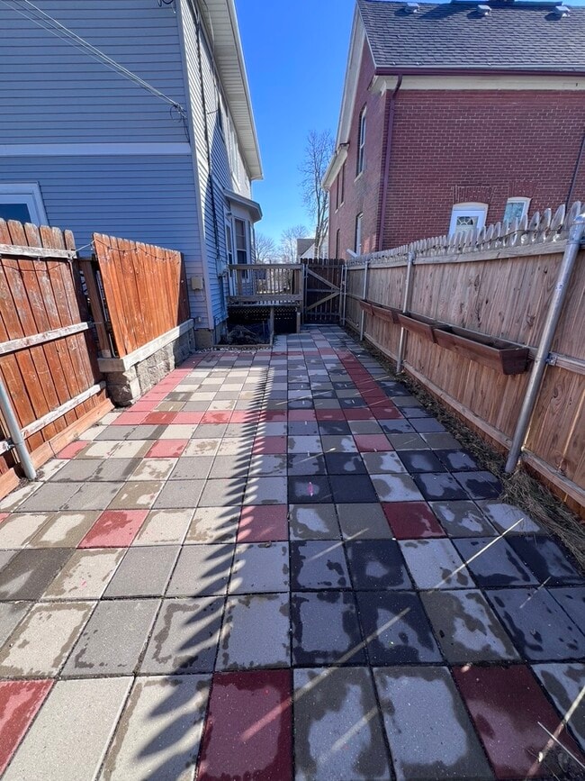 Building Photo - 2142 Clarence Ave