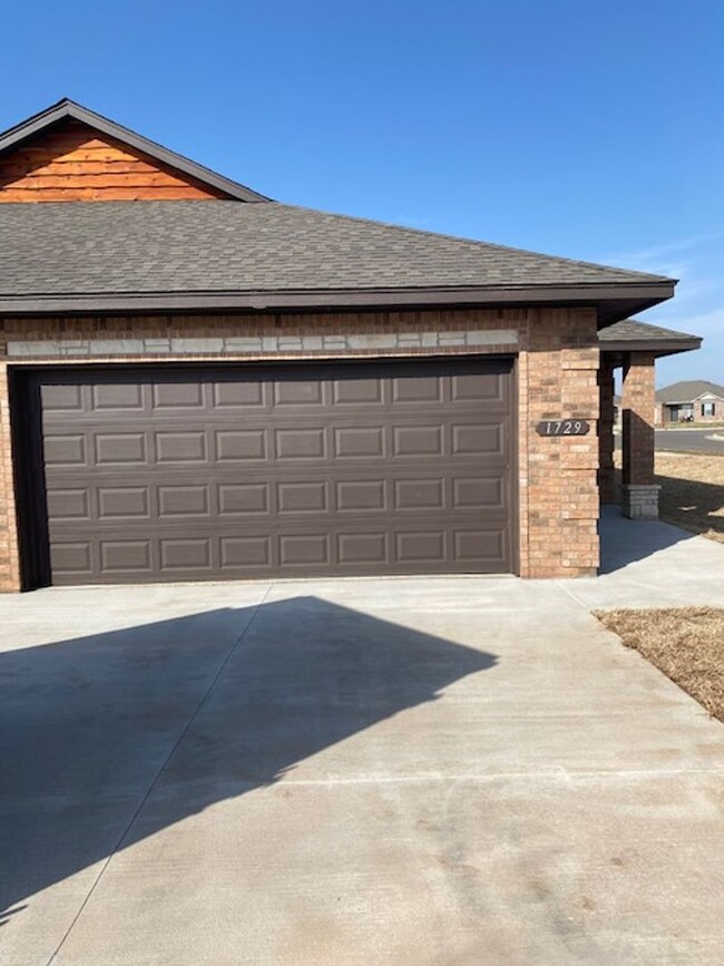 Primary Photo - Brand new construction! 3br 2ba duplex wit...
