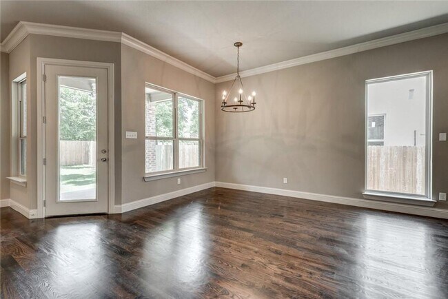 Building Photo - Templeton