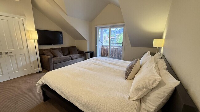 Building Photo - 113 Lost Creek Ln