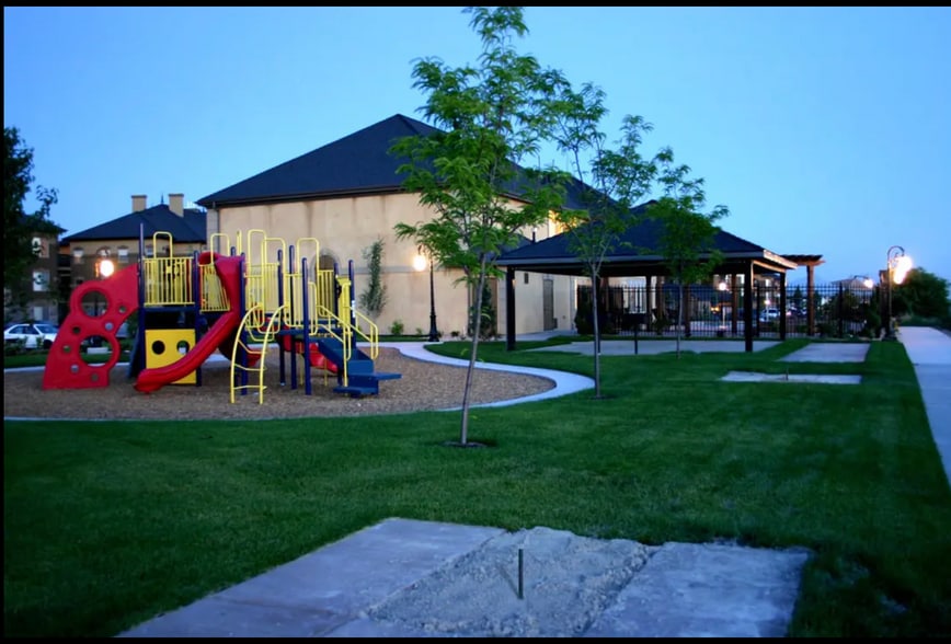 Building Photo - 425 S 2220 W
