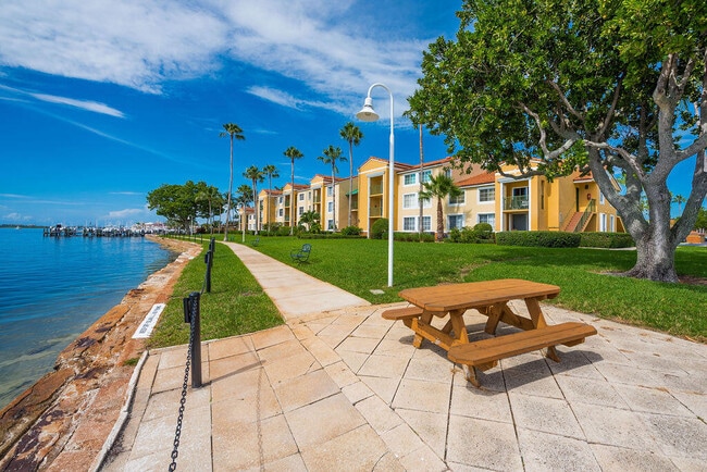 Building Photo - 160 Yacht Club Way