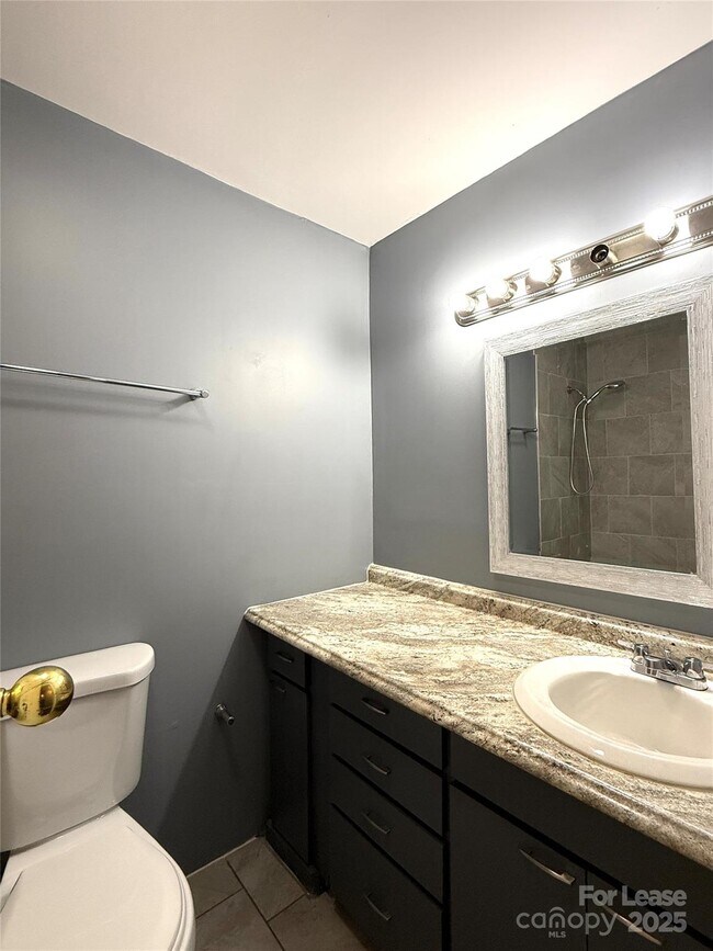 Building Photo - 3900 Crestridge Dr